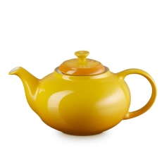 Le Creuset 1.3L Classic Teapot Nectar