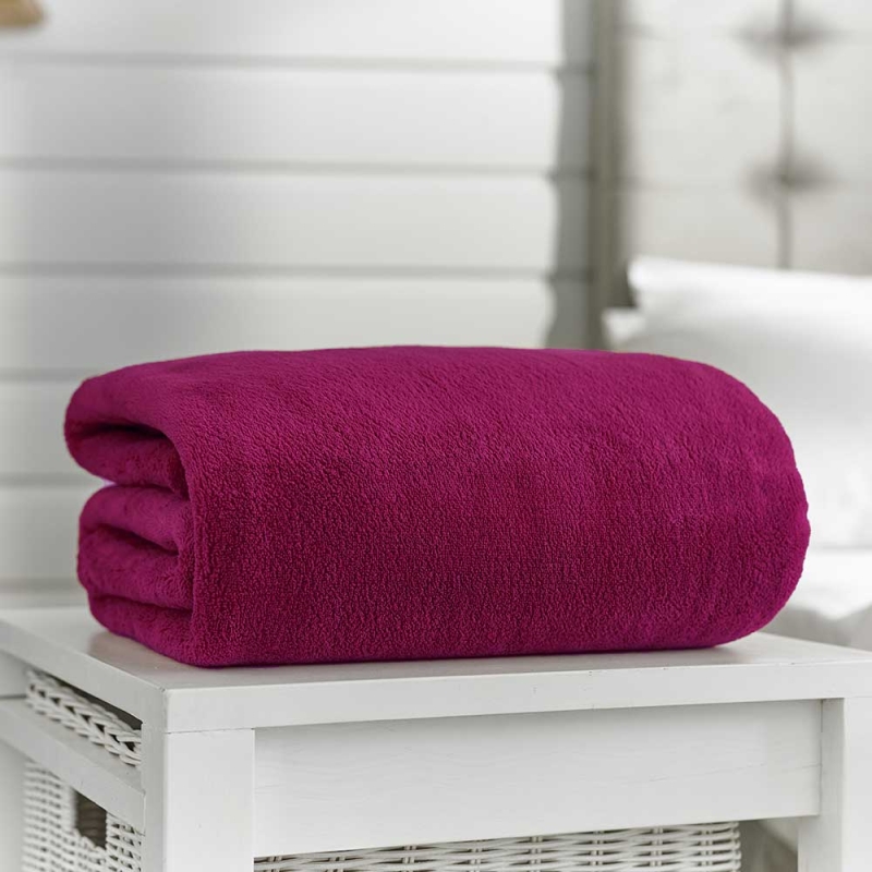 snuggel touch throw magenta