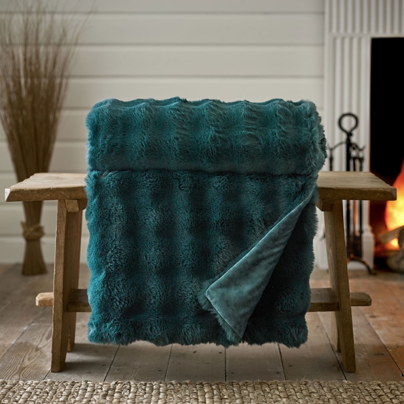 Deyongs Fernley Faux Fur Dark Green Throw 200cm x 150cm