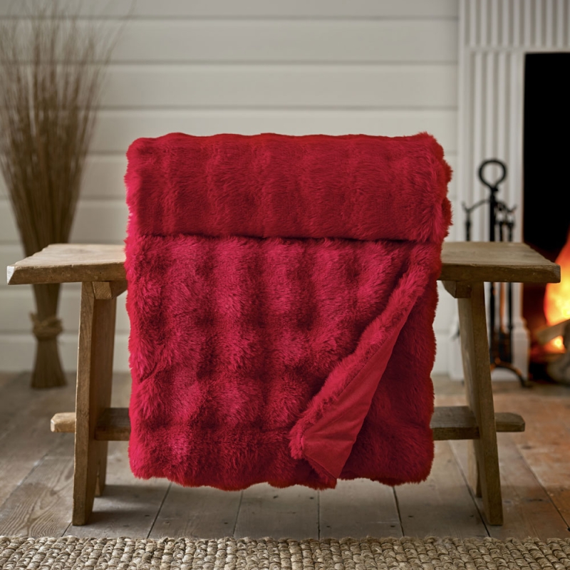 Deyongs Fernley Faux Fur Red Throw 200cm x 150cm