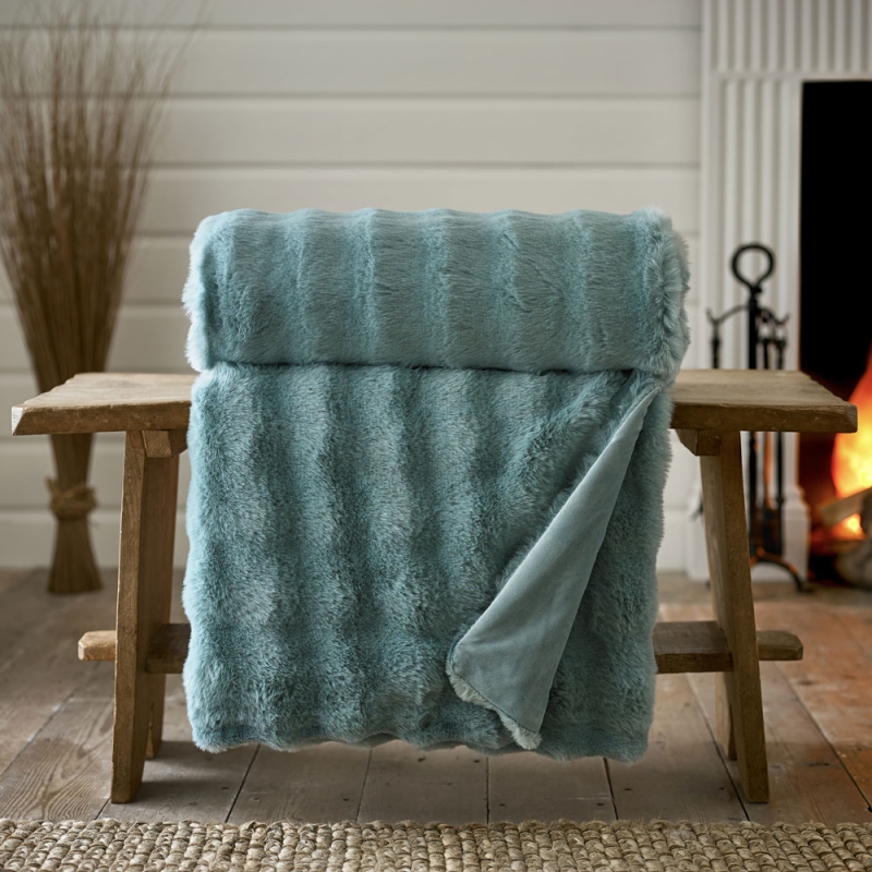 Deyongs Fernley Faux Fur Green Throw 200cm x 150cm