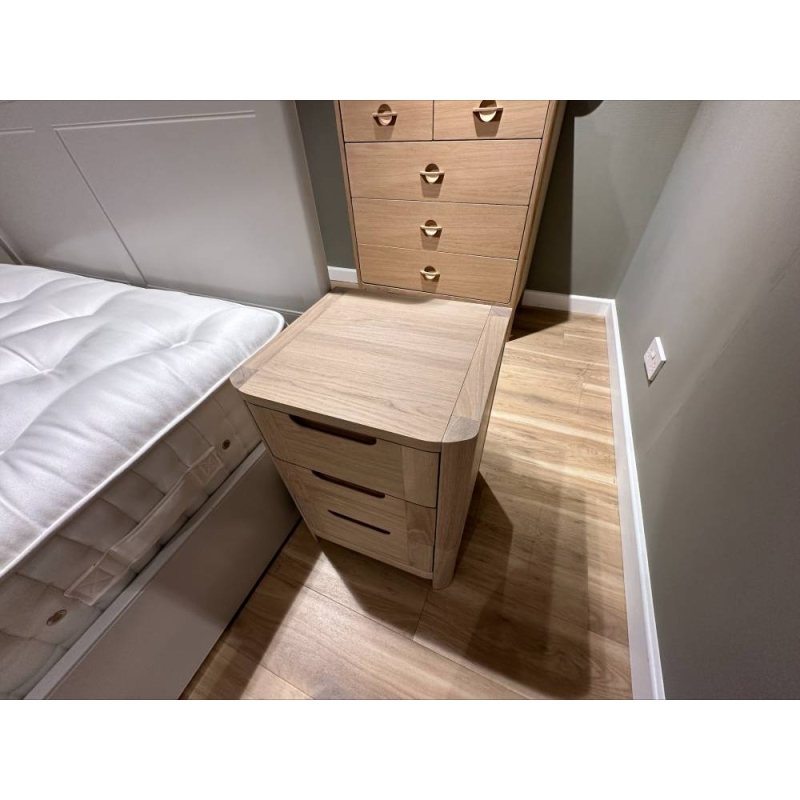 Belgravia 3 Drawer Bedside Chest (Bury St Edmunds)